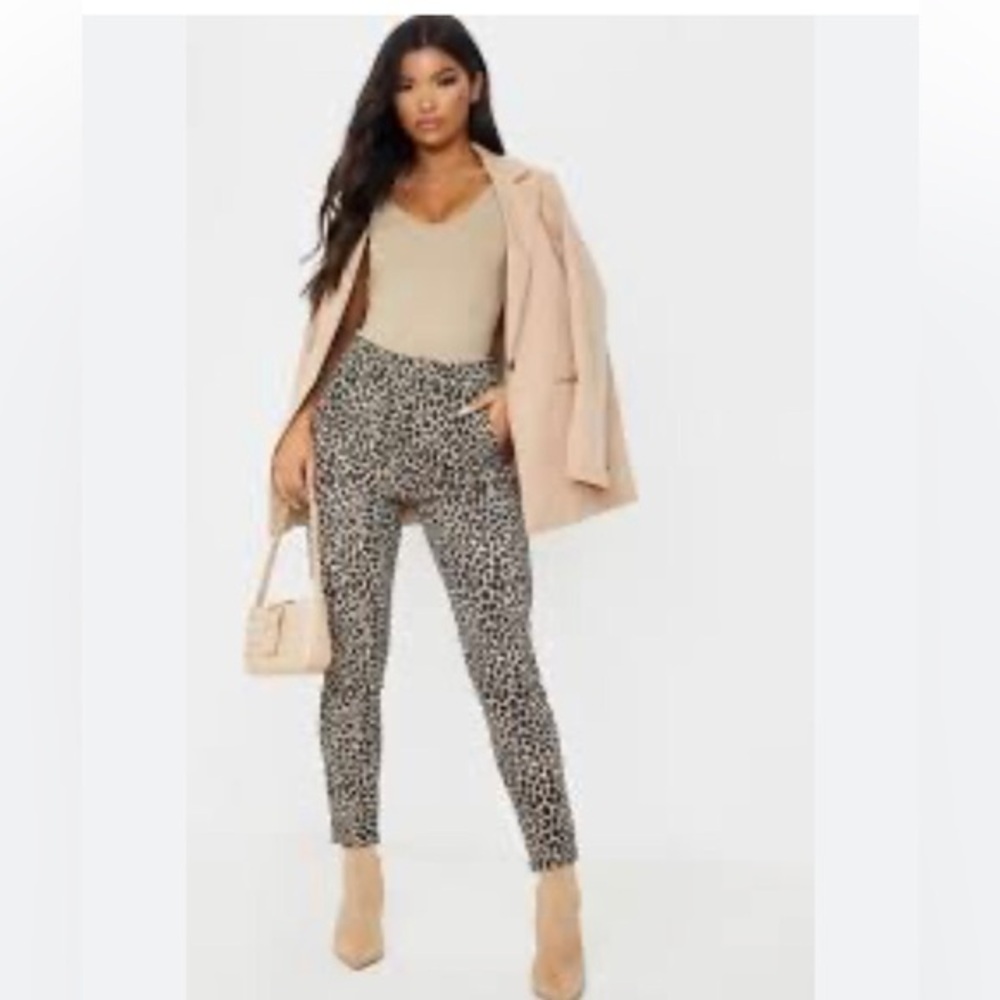 Victoria’s Secret leopard cheetah print ankle trousers size 2.